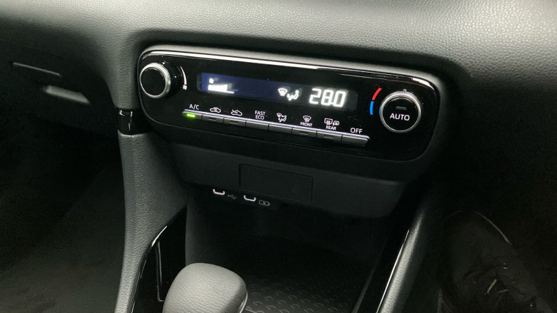 Toyota Yaris 1.5 Hybrid Design 5dr CVT Hybrid Hatchback